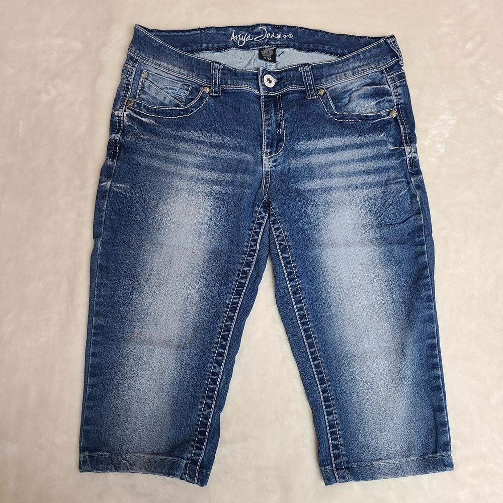 Ariya Jeans Denim Bermuda Shorts Womens Size 11/12 Distressed Stitch Embroidered